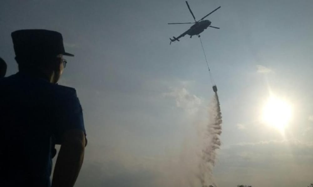 Karhutla Masih Berlanjut di Gelumbang, Helikopter Bombing Masih Terus Lanjut 