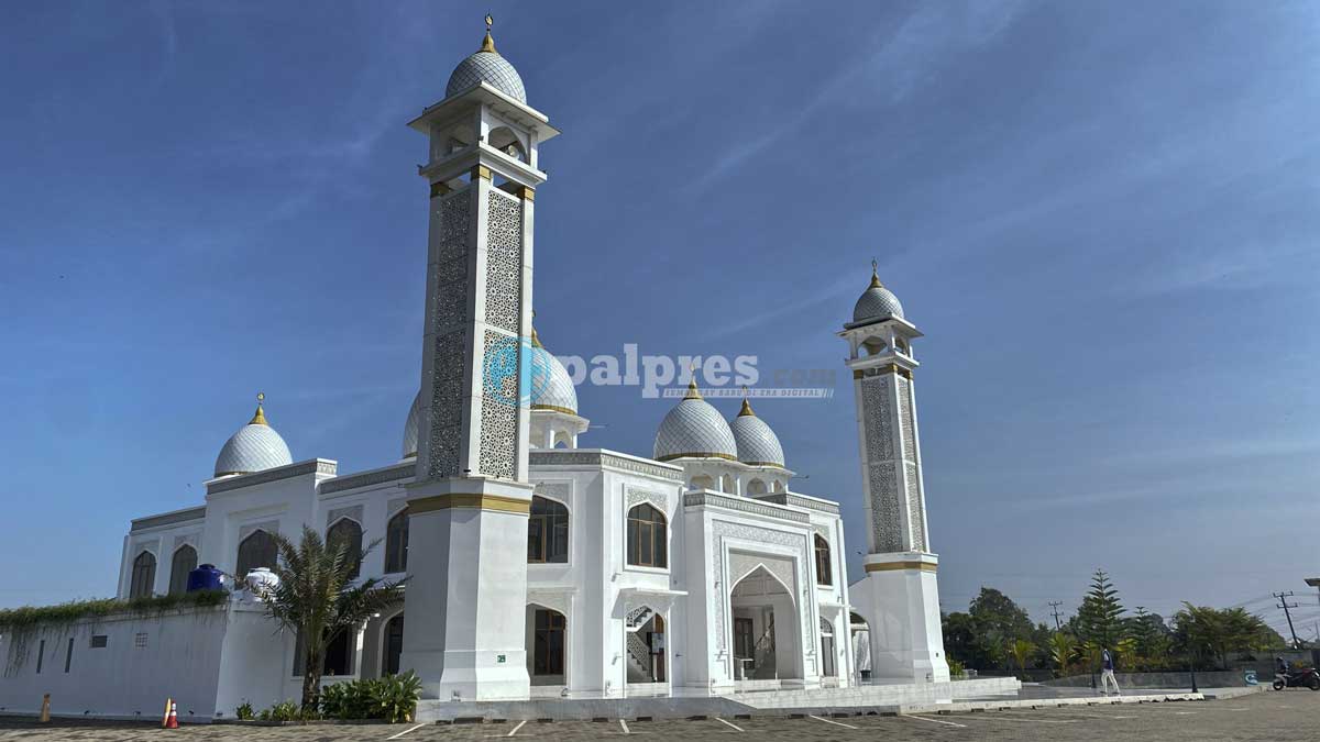 Estetik dan Megah! Masjid 5 Kubah di Palembang Ini Punya Fasilitas Bak Hotel Berbintang