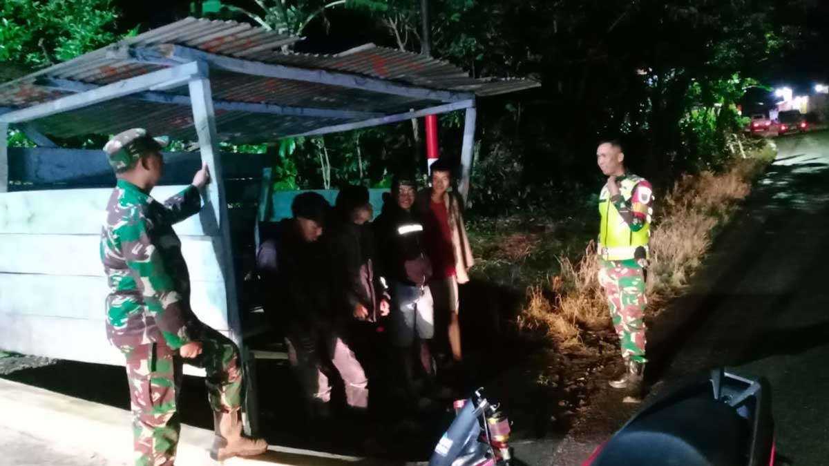 Bukan Kaleng-Kaleng! Aksi 3 Babinsa dan Warga Lahat Amankan Desa Saat Malam Hari