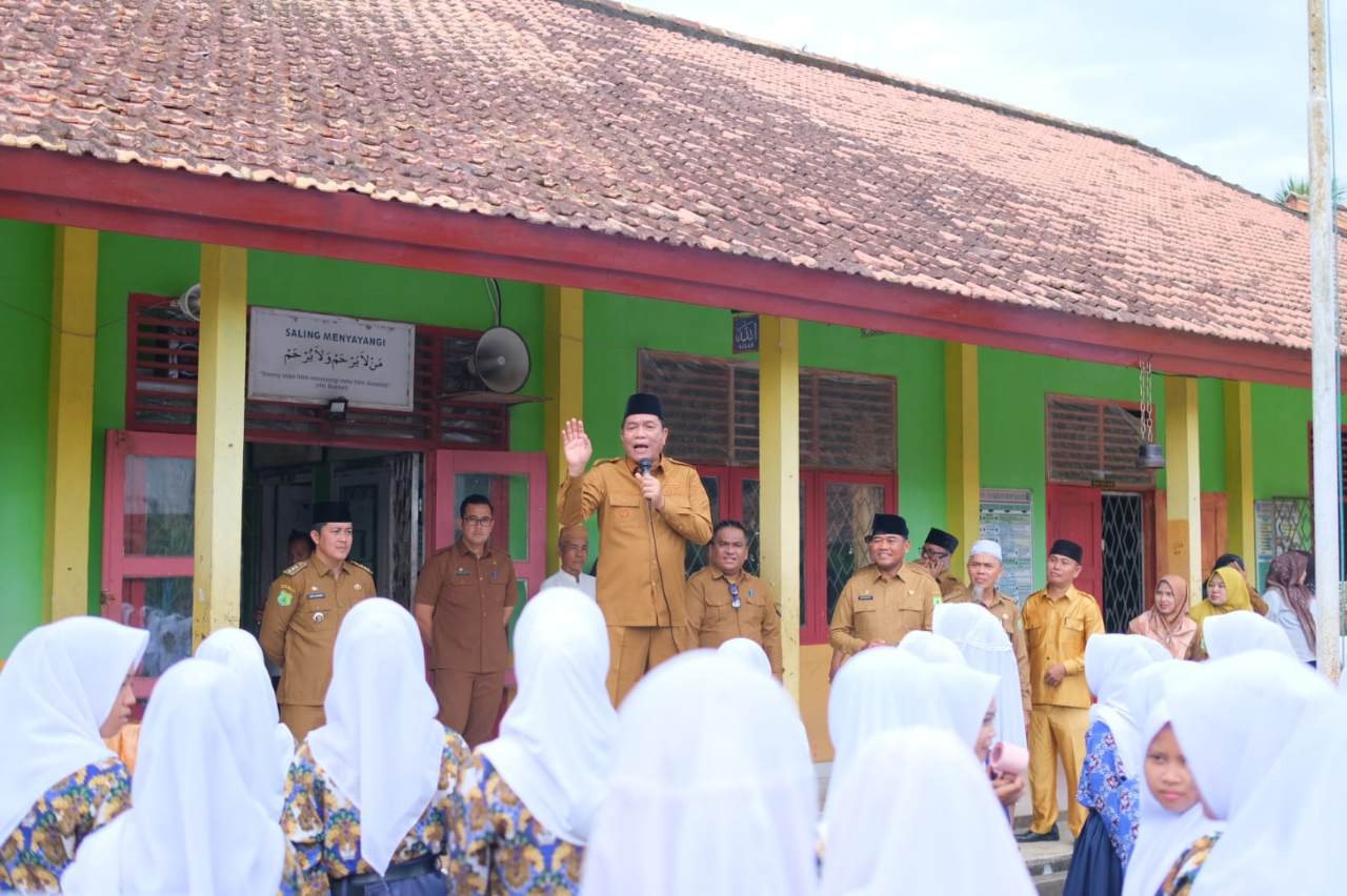 Bupati Muba Kunjungi Dua Sekolahan di Babat Toman, 3 Bahaya Ini yang Disampaikan ke Pelajar