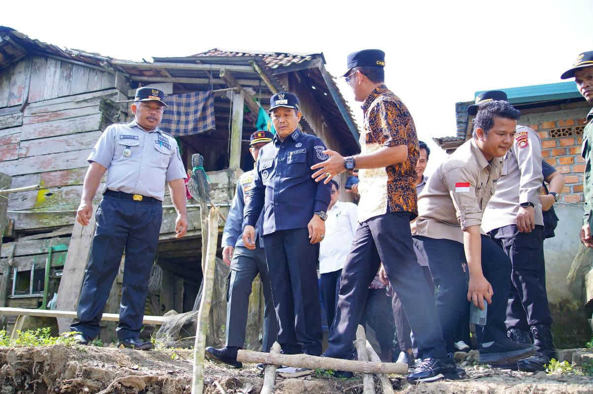 Tinjau Lokasi Longsor di Sanga Desa, Wabup Muba Boyong Bantuan untuk Warga Terdampak