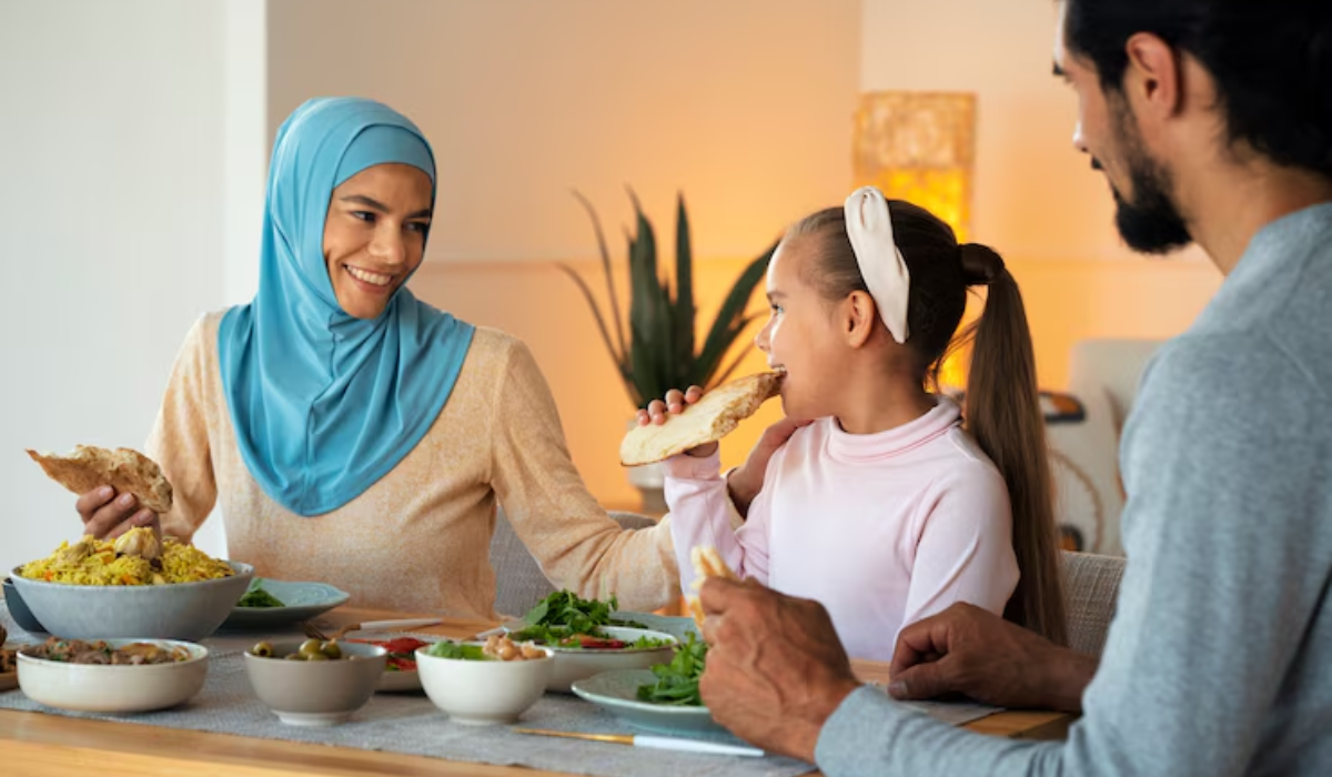 6 Cara Melatih Anak Puasa Ramadan Sejak Dini, Ajak Puasa Setengah Hari Dulu, Yuk Dicoba Bunda!