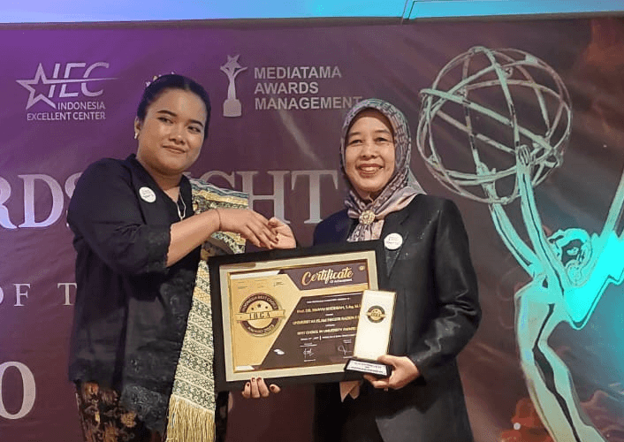  Prof Nyayu Khodijah Terima Penghargaan Indonesia Best Choice Award 2023 dari Mediatama Award Management