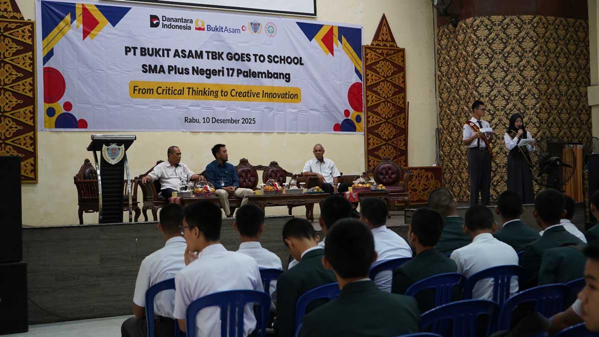 PTBA Ajak Generasi Muda Berpikir Kritis dan Inovatif Lewat Seminar Karya Tulis Ilmiah di Palembang