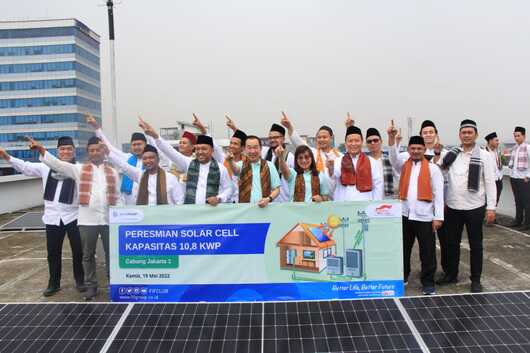 FIFGROUP Pasang Solar Panel Total 86,4 kilowatt-peak (KWP)