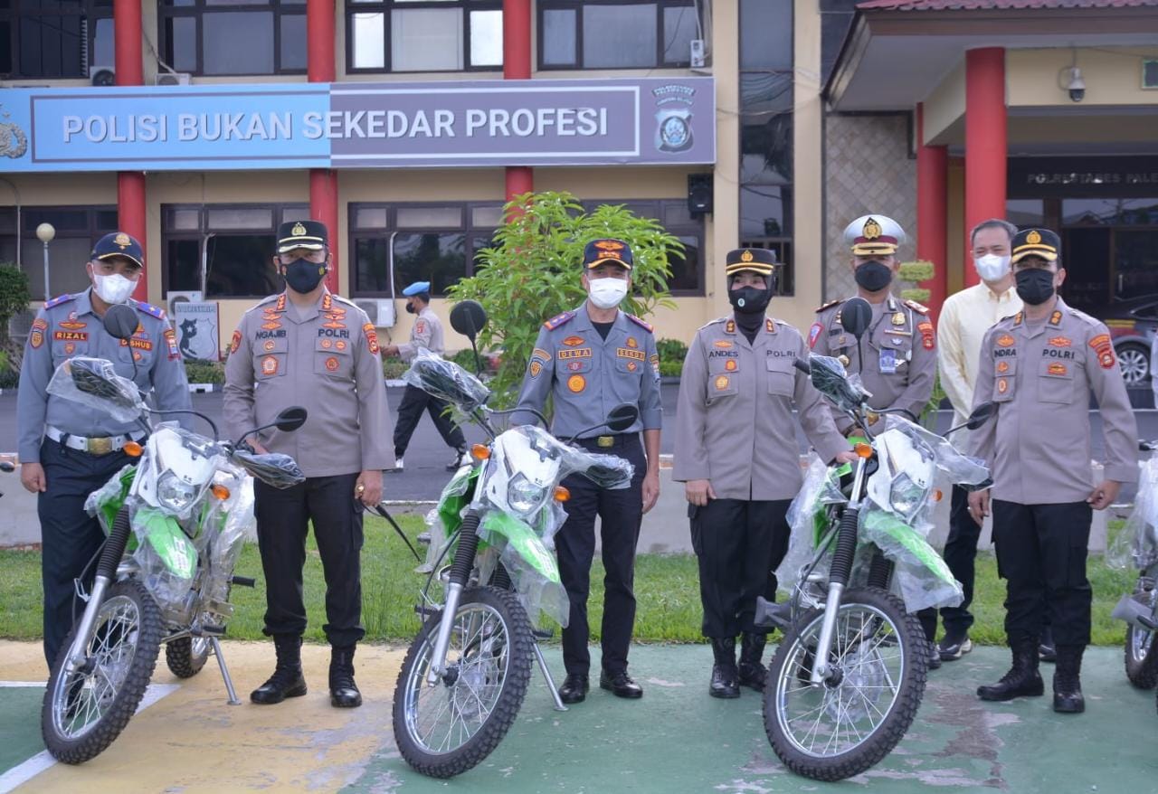 Polrestabes Terima Hadiah Motor Trail dari Pemkot Palembang