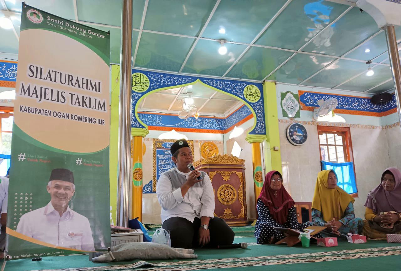 Santri Dukung Ganjar Sumsel Pererat Ukhuwah ke Ibu-Ibu Majelis Taklim Al-Muttaqin