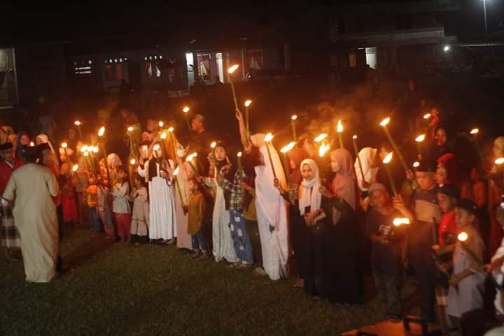 Pawai Obor Meriahkan Malam Lebaran di Tanjung Raya