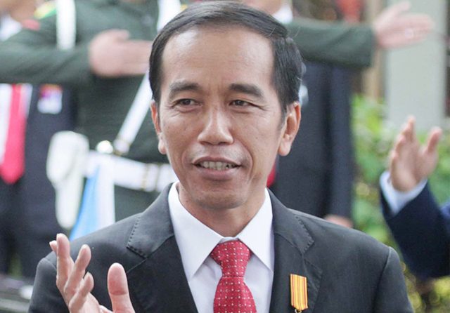 Jokowi Perbolehkan Tidak Pakai Masker di Ruangan Terbuka