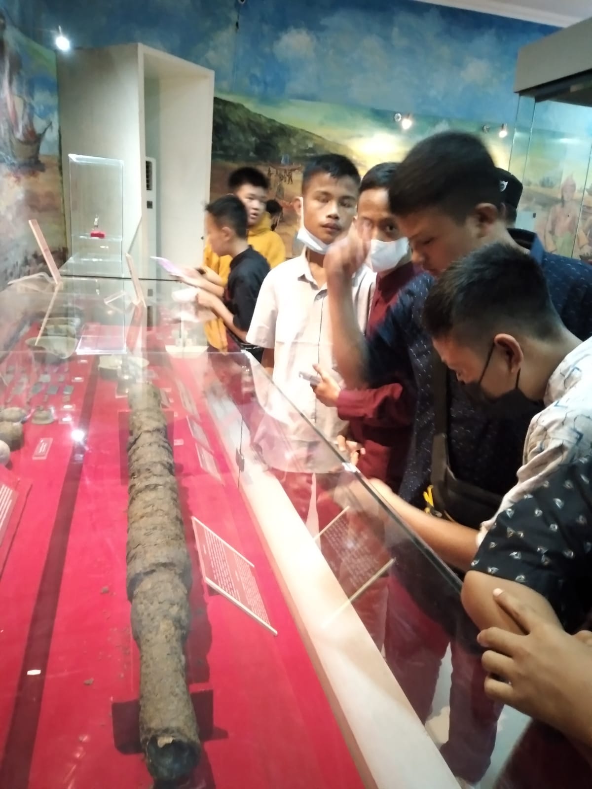 Puluhan Pelajar PALI Antusias Melihat Koleksi Museum Negeri Sumsel