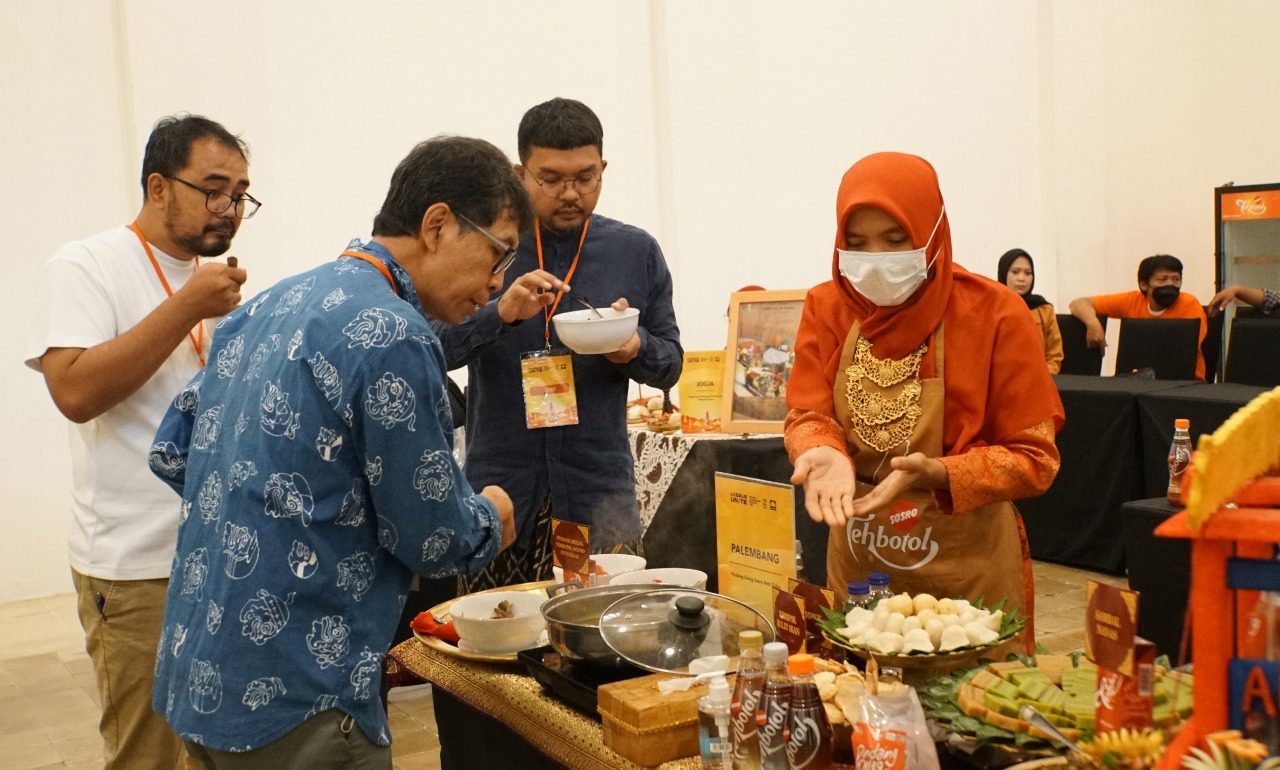 Pindang Deleg Tehbotol Sosro Anti Galau Juarai Kompetisi Kreasi Kolaborasi Kuliner Asli Daerah