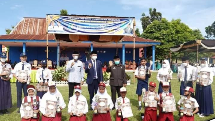 Hadiri Peringatan Hardiknas, Ini Pesan Bupati Enos