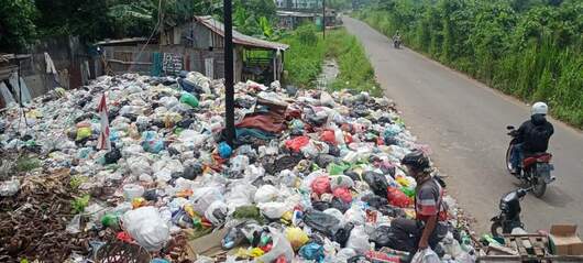 Dampak Dana OPD Dipangkas, Sampah Berserakan di Jalan Umum
