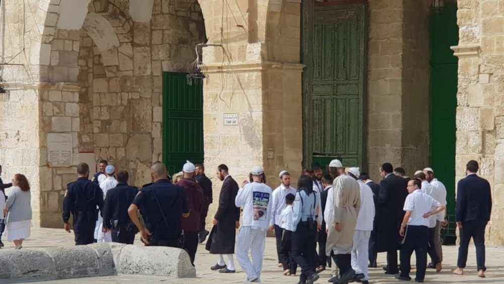 Ratusan Zionis Israel Duduki Masjid Al-Aqsa