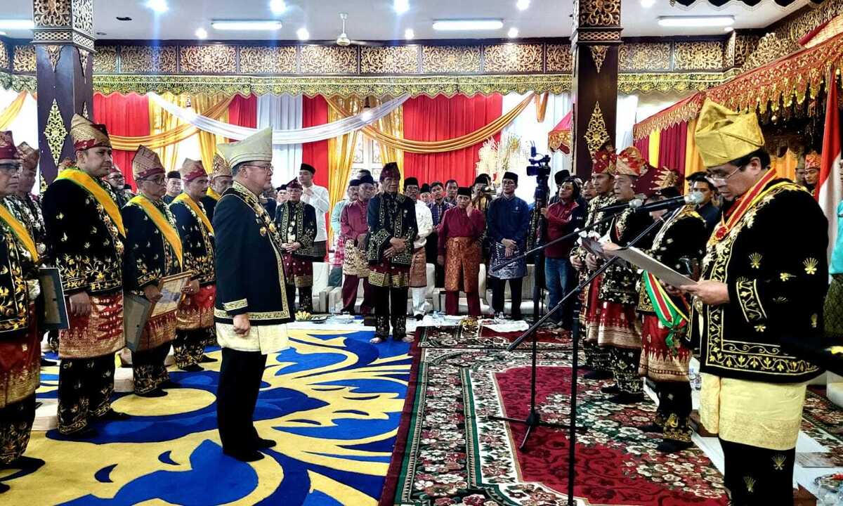 Gubernur Rohidin Dapat Gelar Datuk, Sebuah Anugerah Kehormatan Lembaga Adat Melayu Jambi