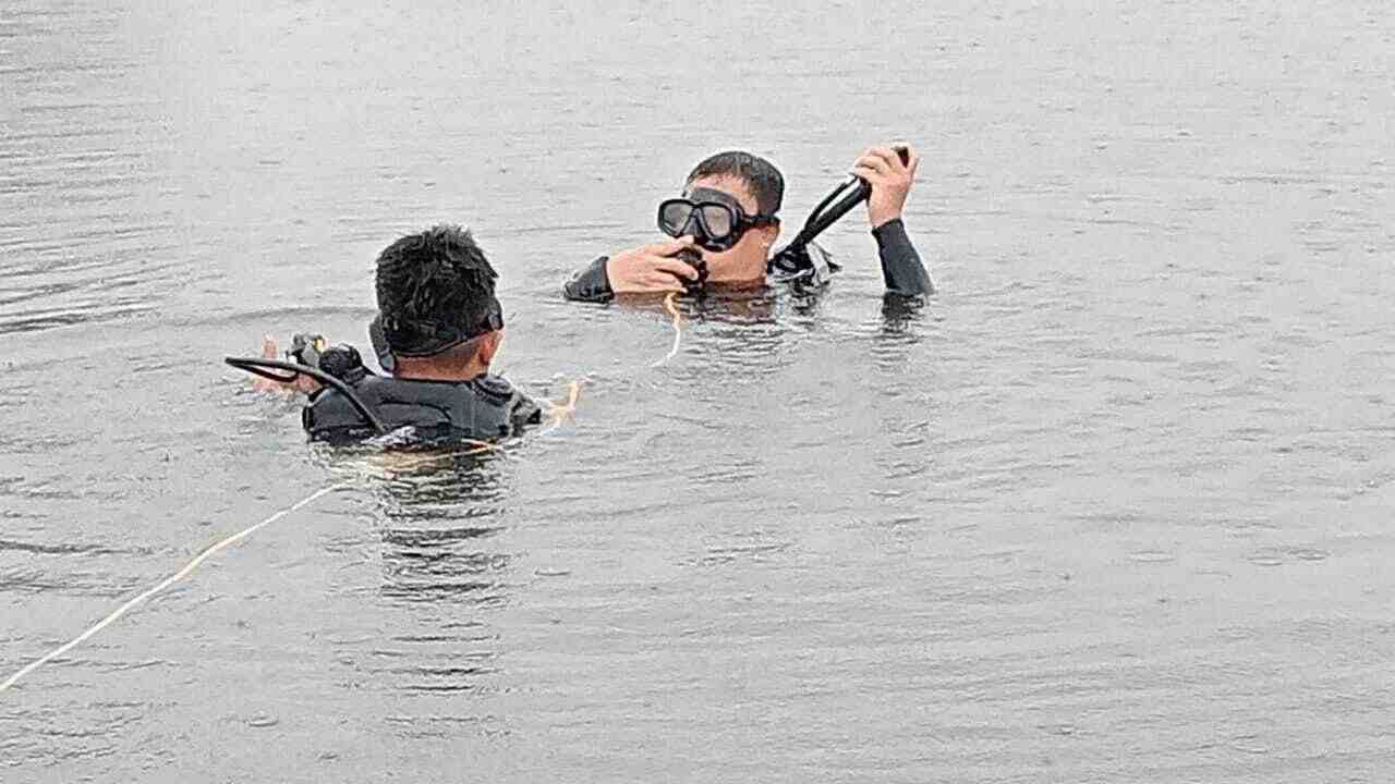 Tim SAR Lakukan Penyelaman di Sungai Kelekar, Pemancing Ini Akhirnya Ditemukan, Begini Kondisinya