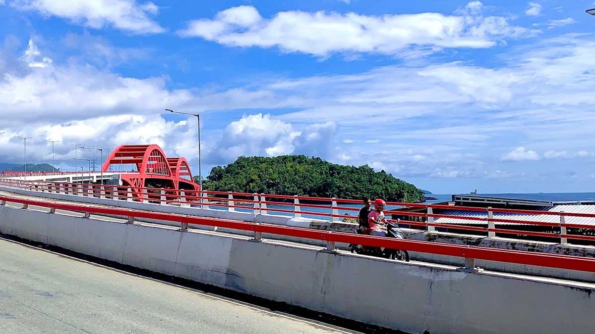 Raih 2 Rekor MURI, Jembatan Berwarna Merah di Papua ini Senilai Rp1,8 Triliun