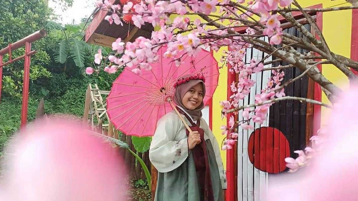 Nikmati Sensasi Drakor di Banten! Ada Pohon Sakura, Busana Khas Hingga Pemandangan Indah, Nih Lokasinya