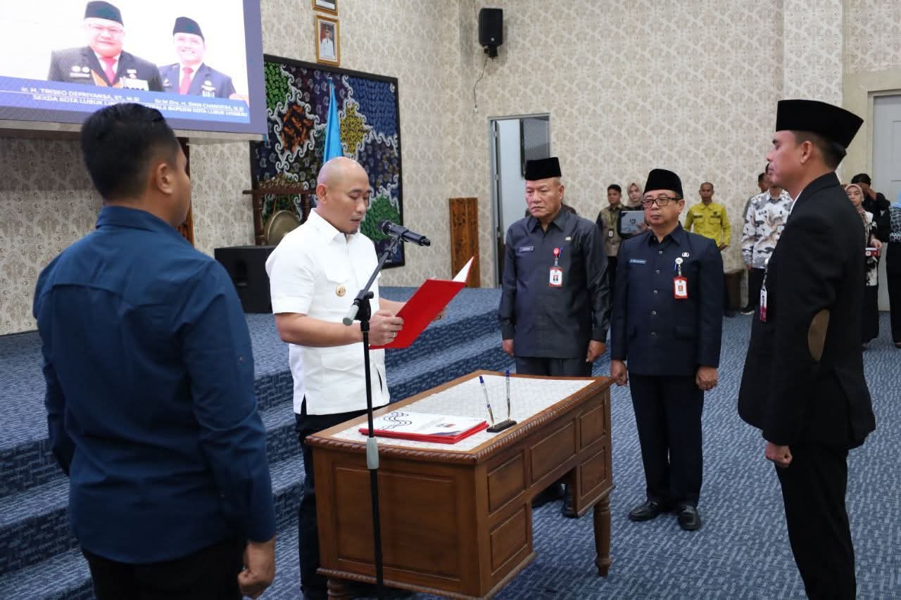 Wali Kota Lubuk Linggau H Rachmat Hidayat Lantik Fahrizal Raharja sebagai Kasat Pol PP