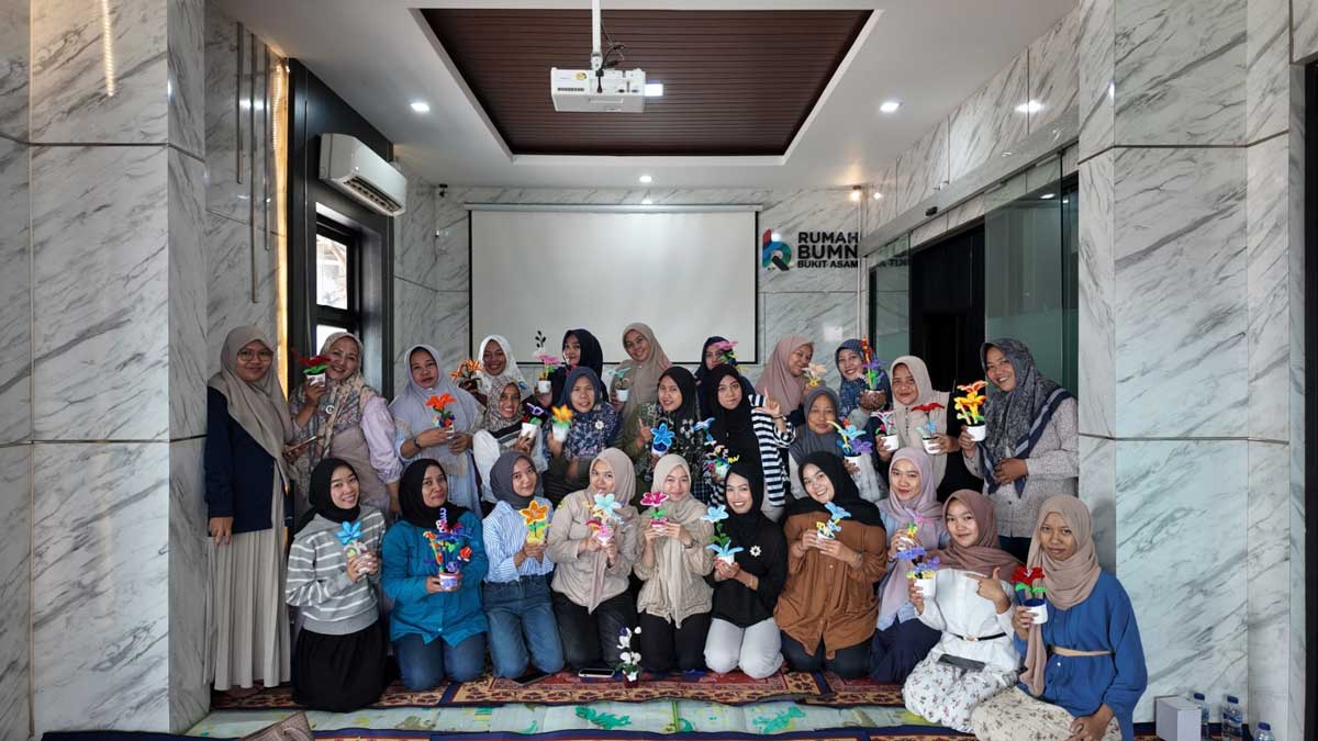 Kreativitas Jadi Modal Utama, PTBA Latih 30 Peserta Kembangkan Kerajinan Pipe Cleaner