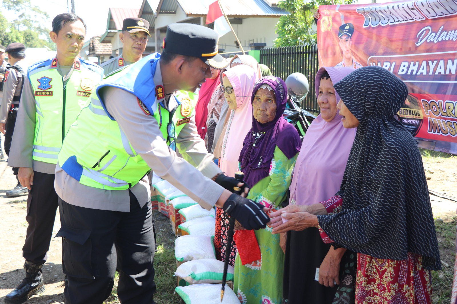 Kapolres Musi Rawas Touring Motoran Ajak Personel Salurkan Bansos