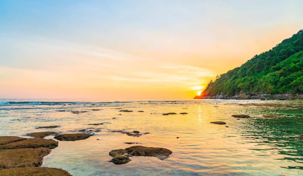 5 Pantai  di Sumatera Selatan yang Wajib Dikunjungi Akhir Pekan, Salah Satunya Sajikan Pesona Batu Karang!