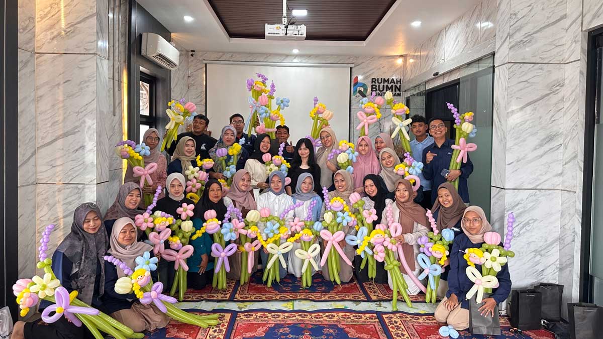 PTBA Ajak UMK Kembangkan Peluang Usaha Lewat Kreasi Bunga Balon