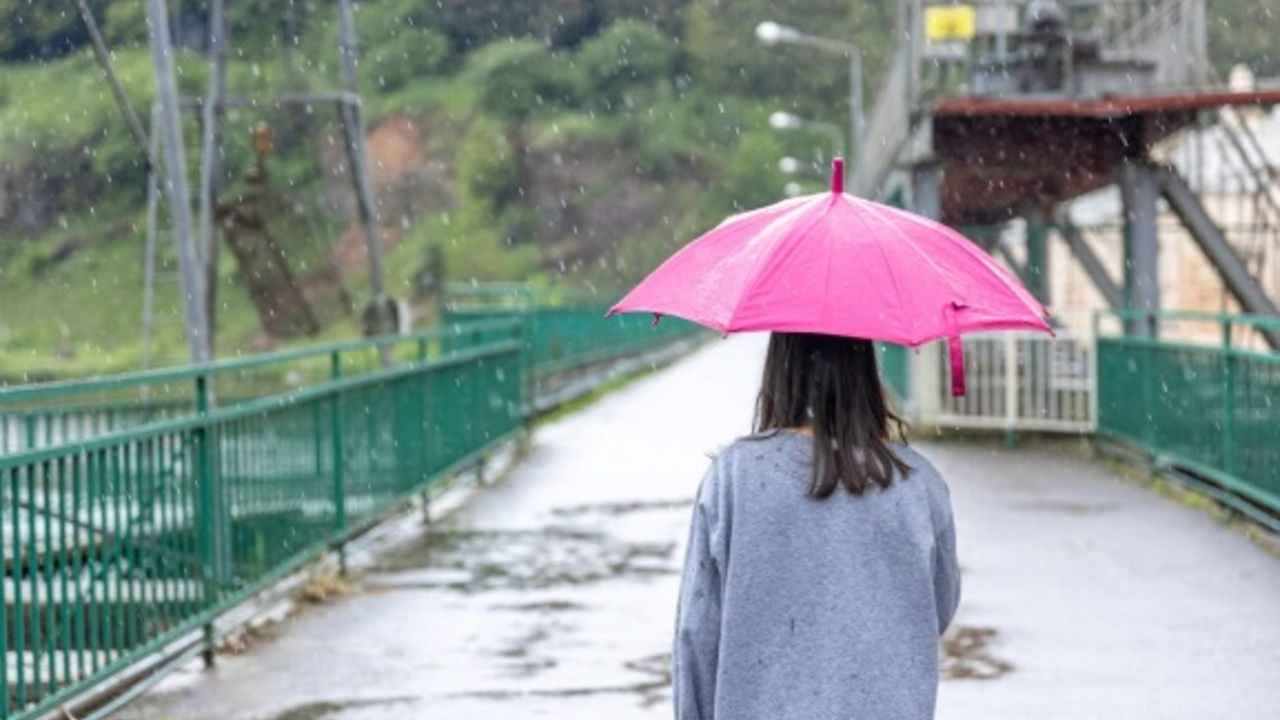 Sedia Payung! Sejumlah Wilayah di Sumsel Berpotensi Hujan Ringan Hari Minggu Ini, 21 Desember 2025