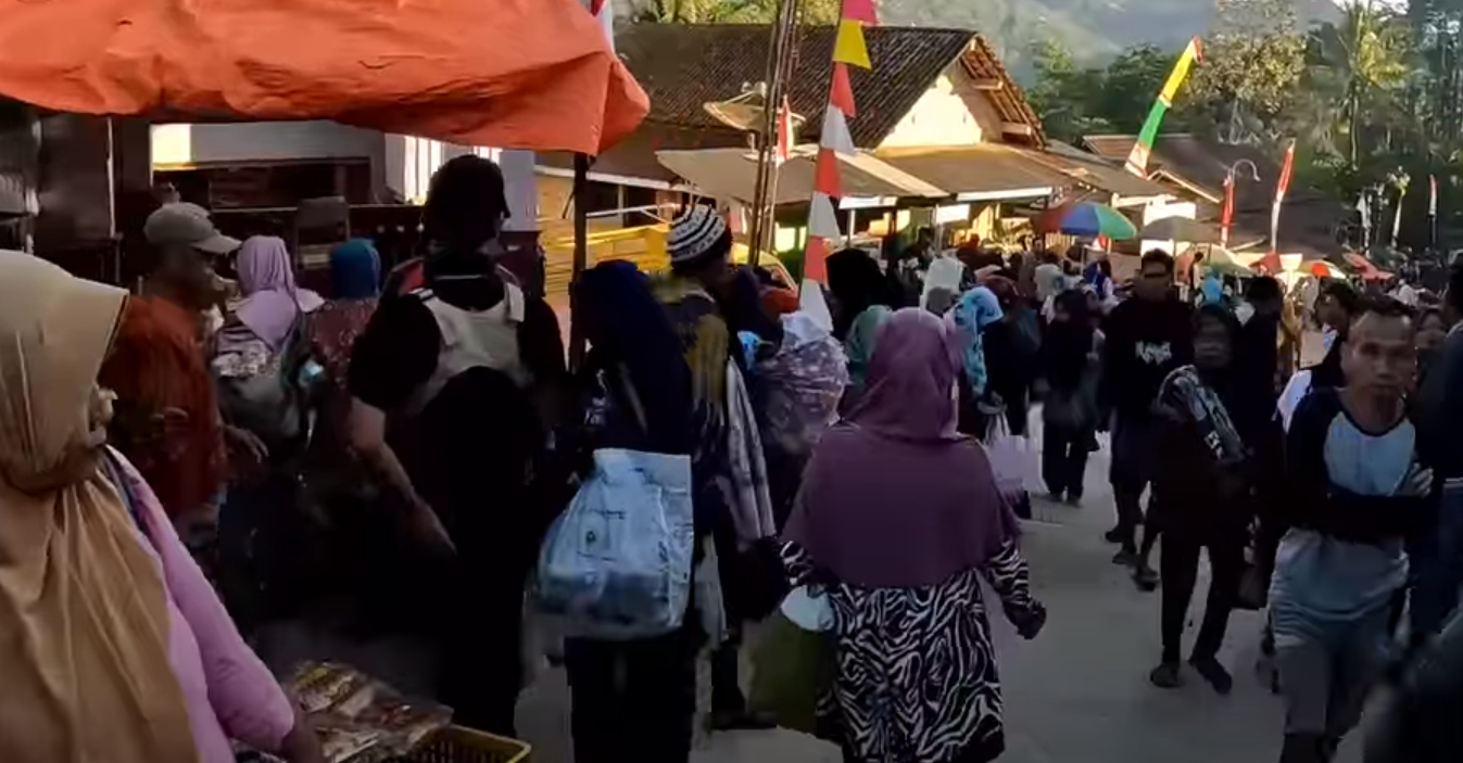 Pelosok Banget! Inilah Pasar Terpencil di Jawa Timur, Anehnya Selalu Ramai Pengunjung 