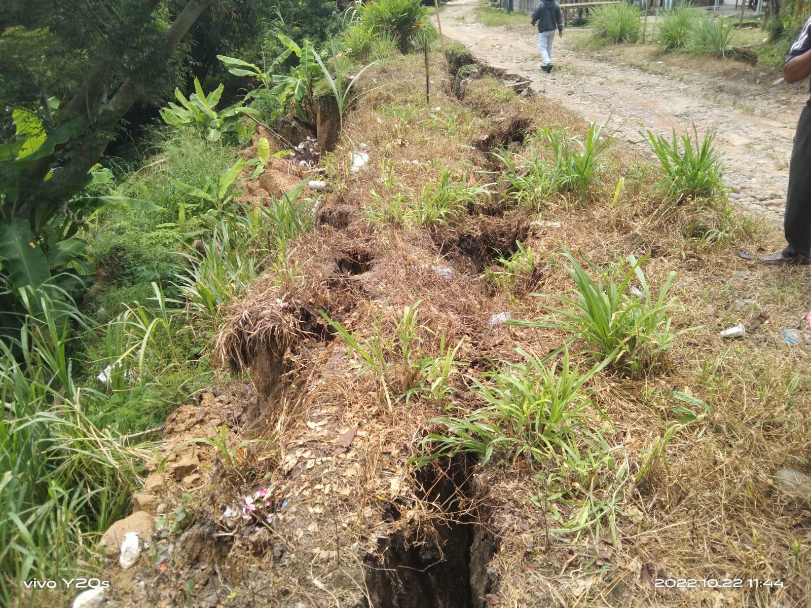    Jalan Amblas di Ogan Ilir, Rumah Warga Tepian Sungai Ogan Terancam