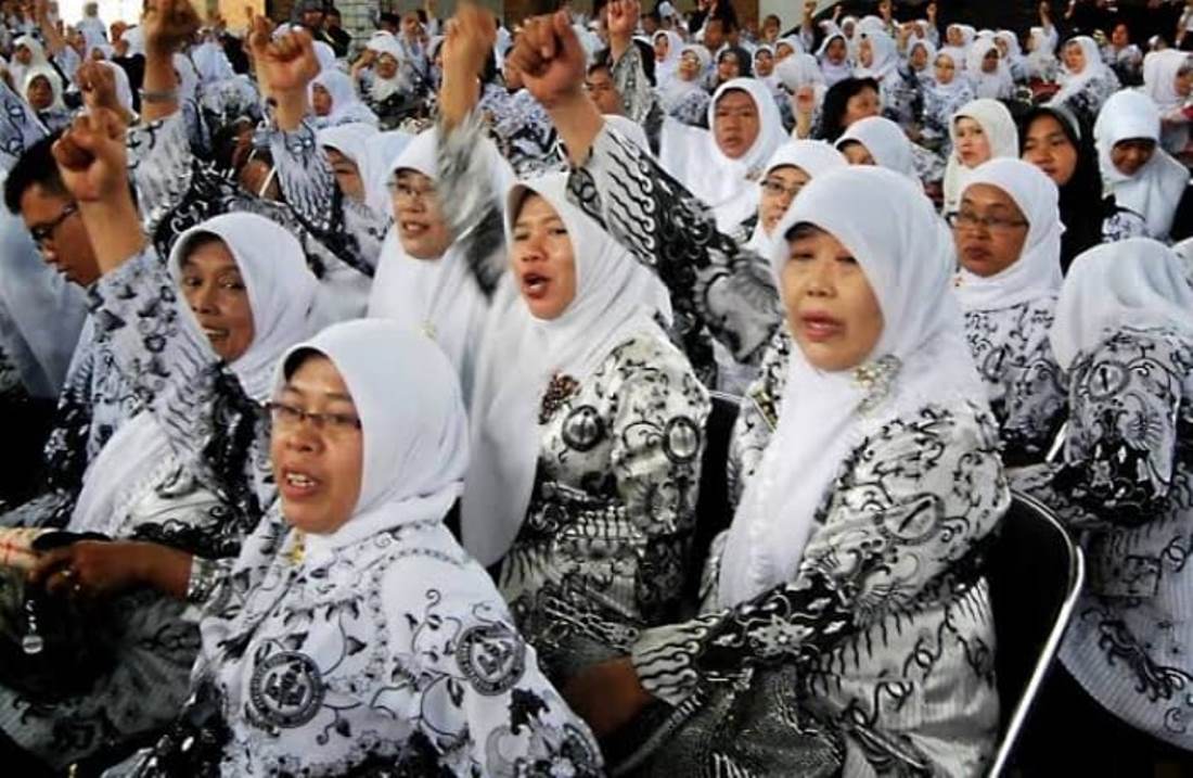 KADO MANIS HUT RI! Guru Dapat Insentif Studi S-1 Hingga Kesejahteraan Tenaga Honorer