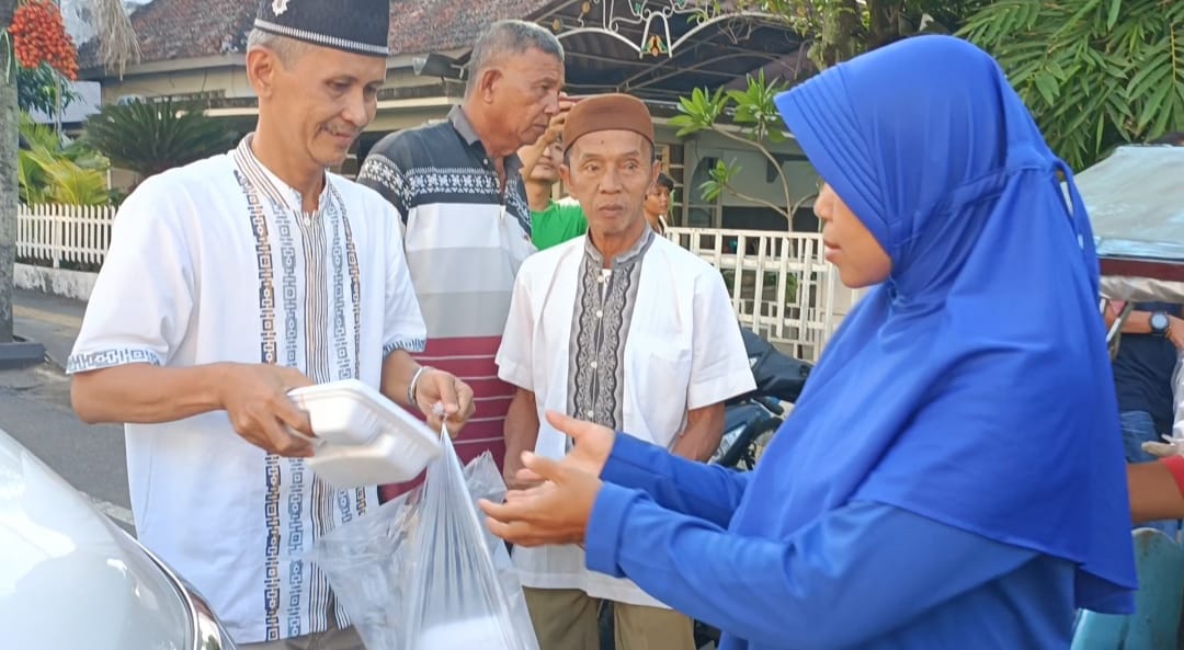 Maknai Keindahan Ramadhan, PWI Lubuklinggau Kembali Bagi Takjil Gratis