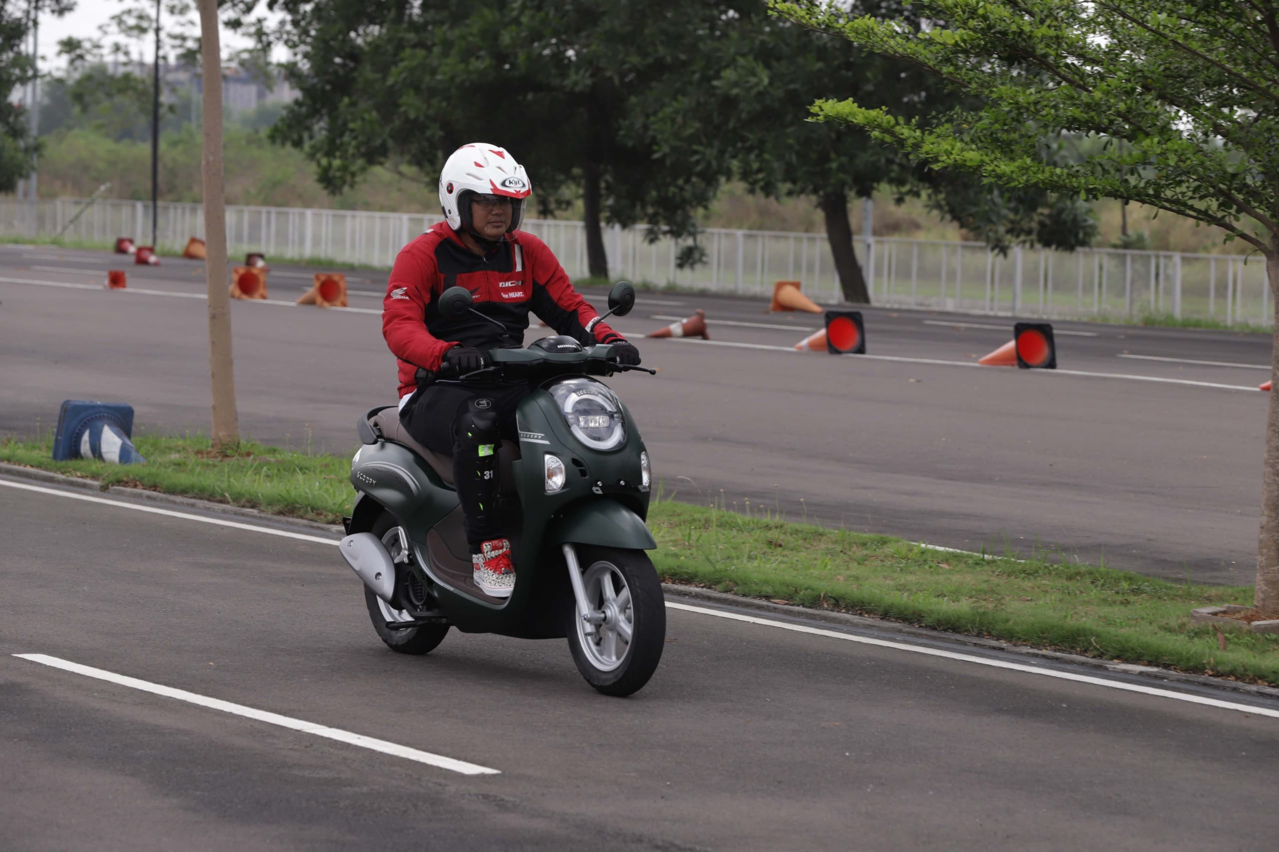 Usung Fitur Terbaik dan Performa Dinamis, Intip Spesifikasi Skutik Terbaru Honda New Scoopy