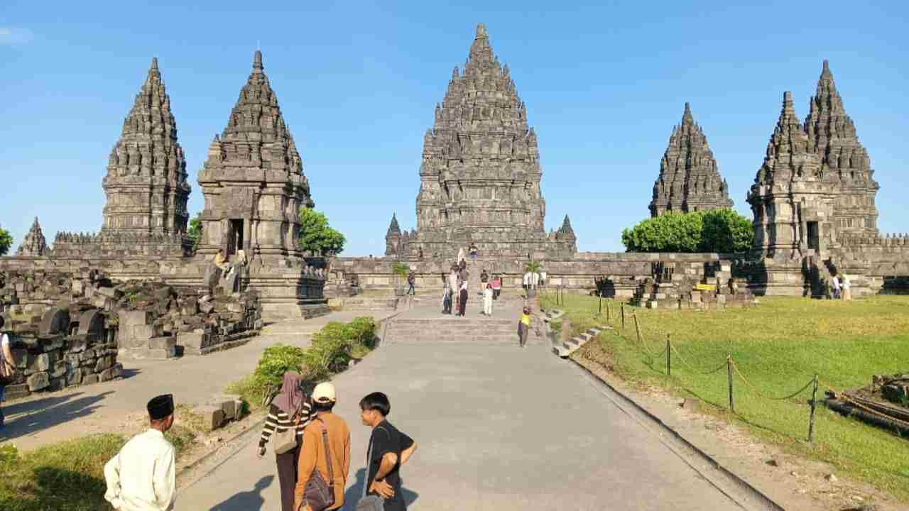 Menyusuri Candi Prambanan: Keindahan Relief Ramayana dan Misteri Loro Jonggrang
