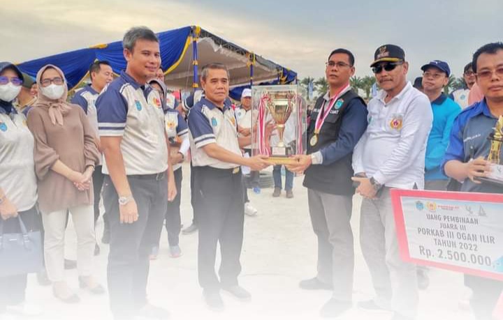   Juara Umum, Indralaya Utara Boyong Piala Bergilir Bupati OI