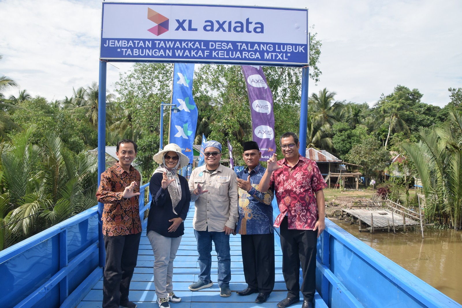 XL Axiata Bangun Sarana Air Bersih dan Jembatan Desa di Banyuasin