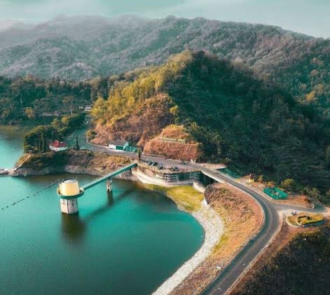 Dibalik Pesona dan Keindahannya, Waduk Terbaik di Indonesia Ini Simpan Kisah Mistis Ikan Setan