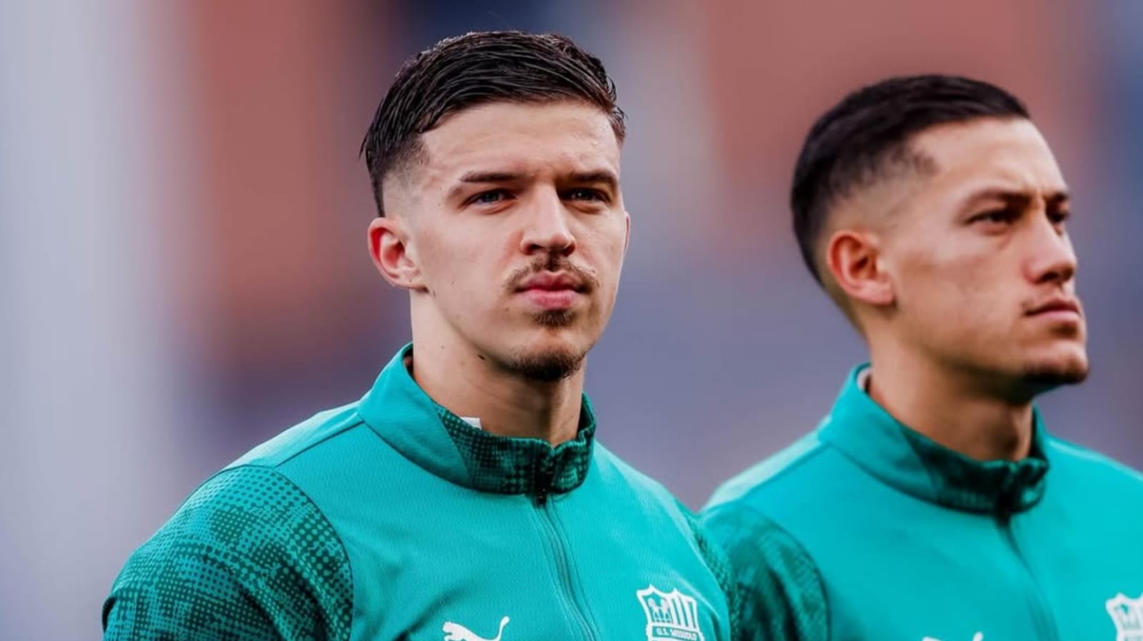 Tarik atau Jay Idzes? Persaingan Berat Manchester United Demi Mendapatkan Bek Serie A 