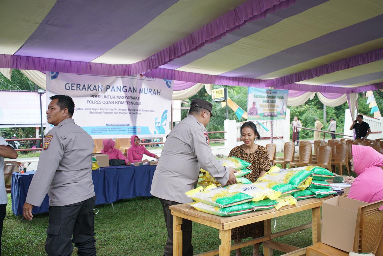 Warga Pedamaran OKI Serbu Pasar Murah di Mapolsek