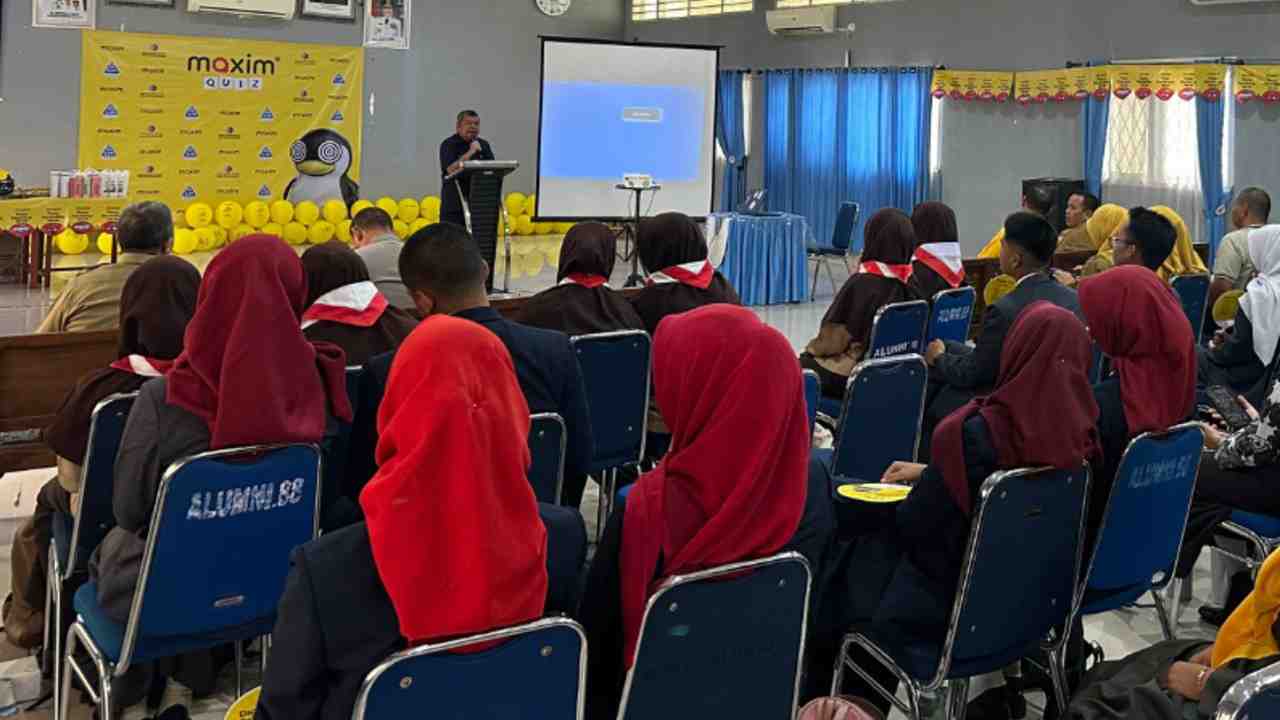 Belajar Jadi Seru! Maxim Gelar “English Brain Game” untuk Siswa SMA di Palembang