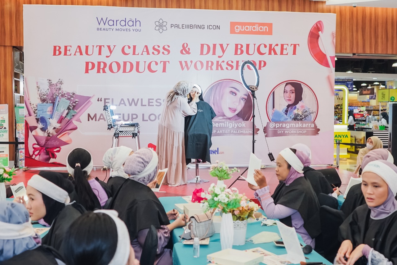 Wardah Beauty Class Hadirkan MUA Hingga DIY Bucket Product 