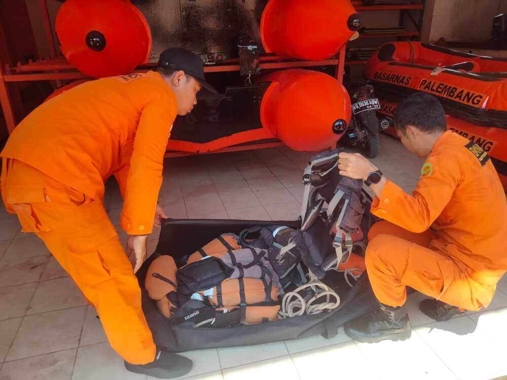 ABG Kapal Trawl Tenggelam, Basarnas Palembang Kirimkan Tim Rescuer