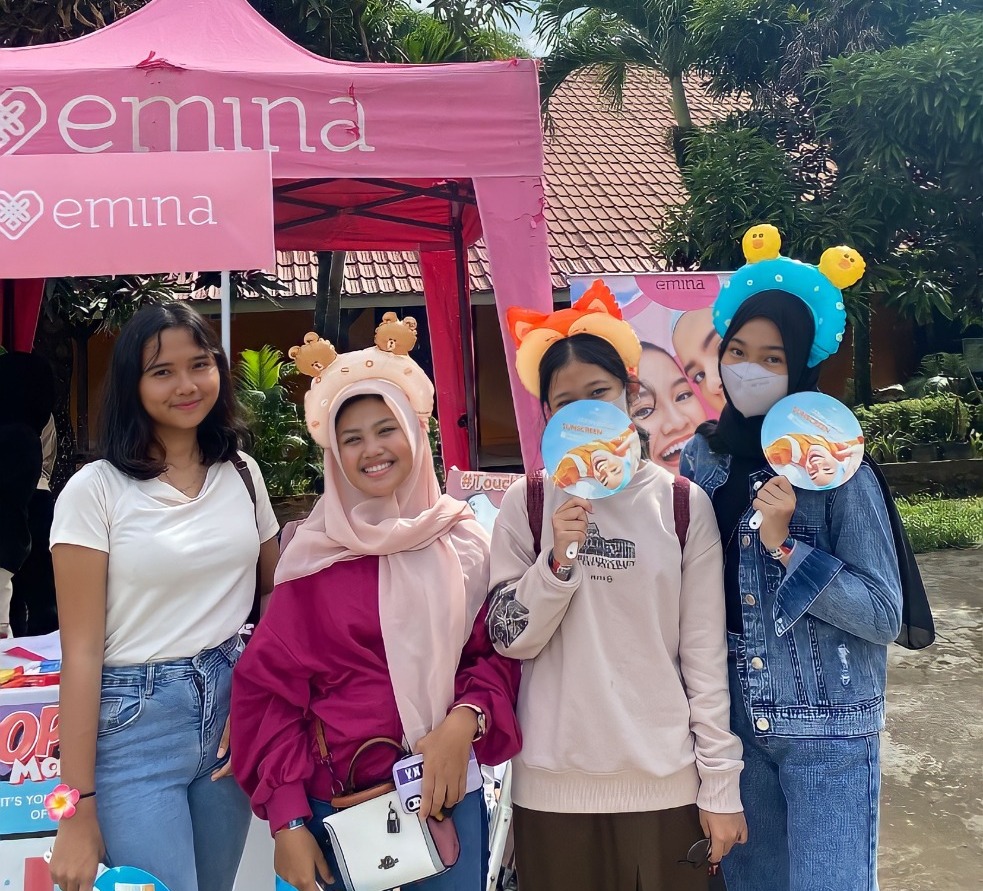 Pergi Nonton Pensi, Gratis Eye Makeup dari Emina