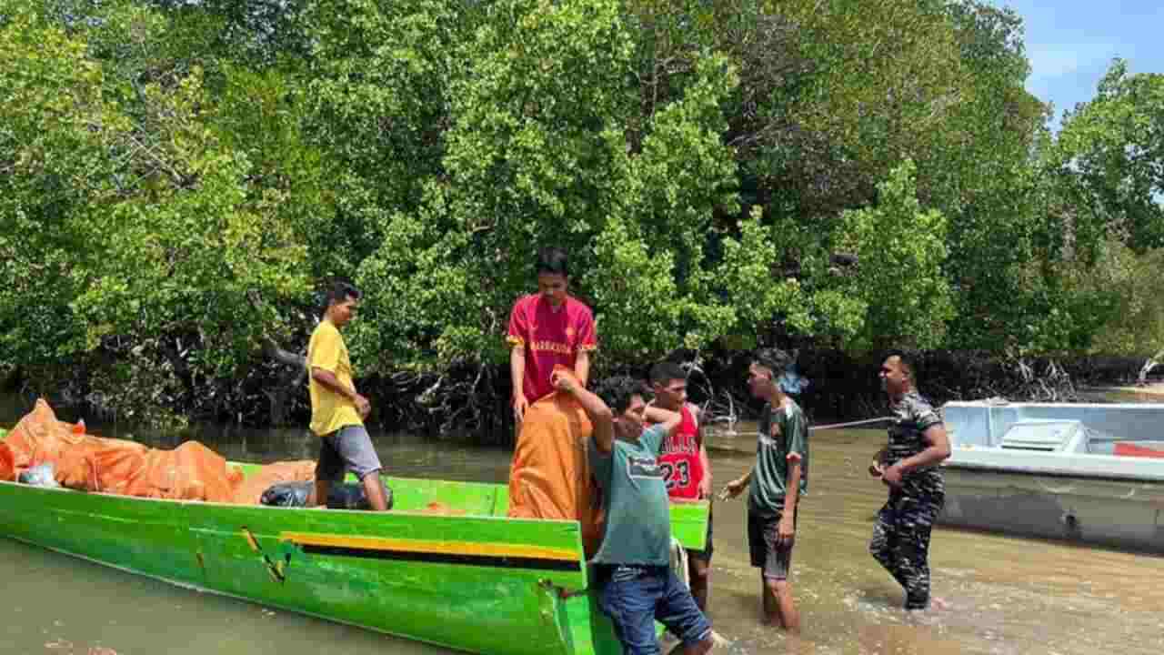 Gagalkan ‘Illegal Smugling’ dari Timor Leste, Prajurit TNI AL Lakukan Ini