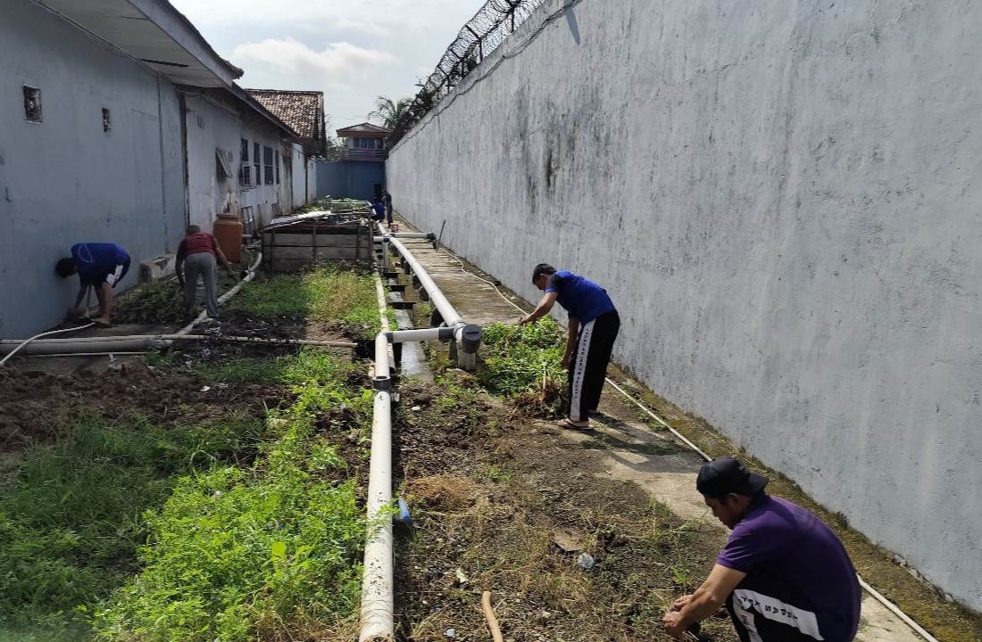 Kalapas Sekayu Ajak Warga Binaan Bersihkan Area Brandgang, Ini Tujuannya