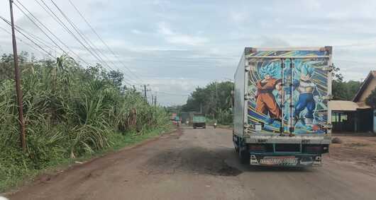 Jalan Bergelombang dan Berdebu, Warga Keluhkan Kualitas Perbaikan Jalintim Palembang-Betung 