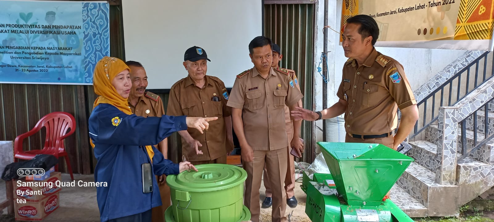 Mahasiswa KKN Unsri Ajarkan Masyarakat Ubah Sampah Organik Jadi Pupuk Kompos