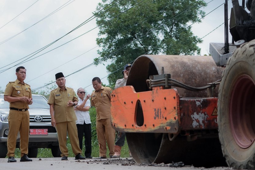 Perusahaan dan KUD Patungan Ikut Perbaiki Jalan Provinsi Sekayu-Pali