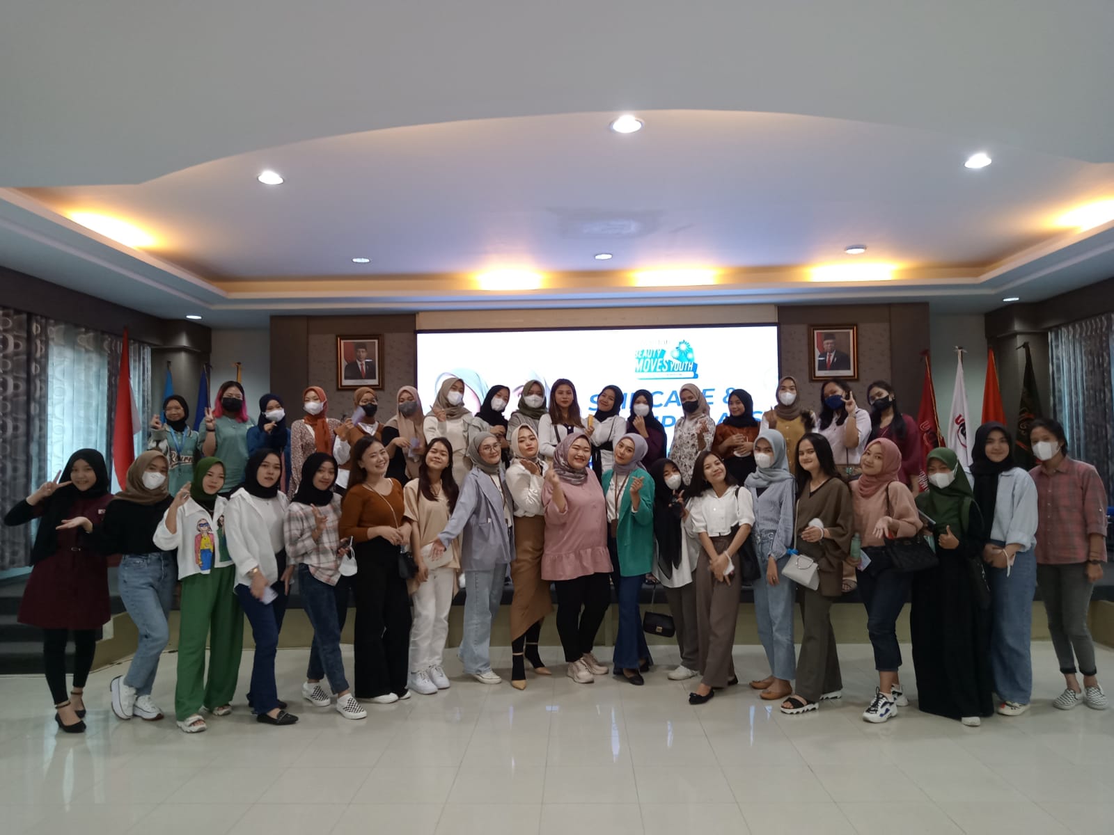 Menuju London Fashion Week 2022, Wardah Gelar Beauty Moves Youth Campus Roadshow UIGM Palembang