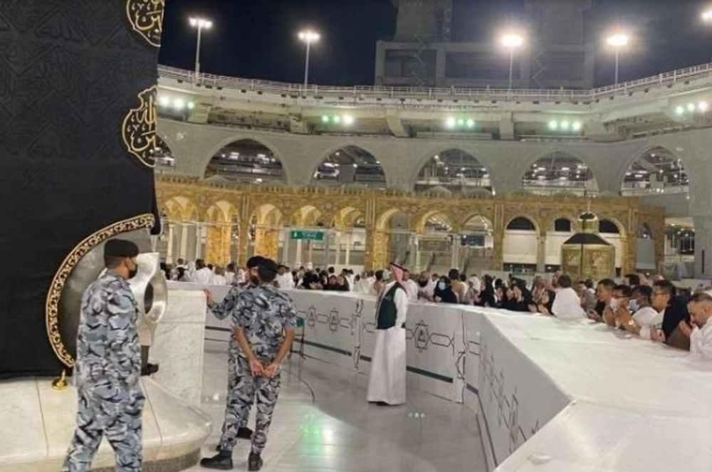 DRAMATIS!  Petugas Arab Saudi Selamatkan Jemaah Calon Haji Indonesia 